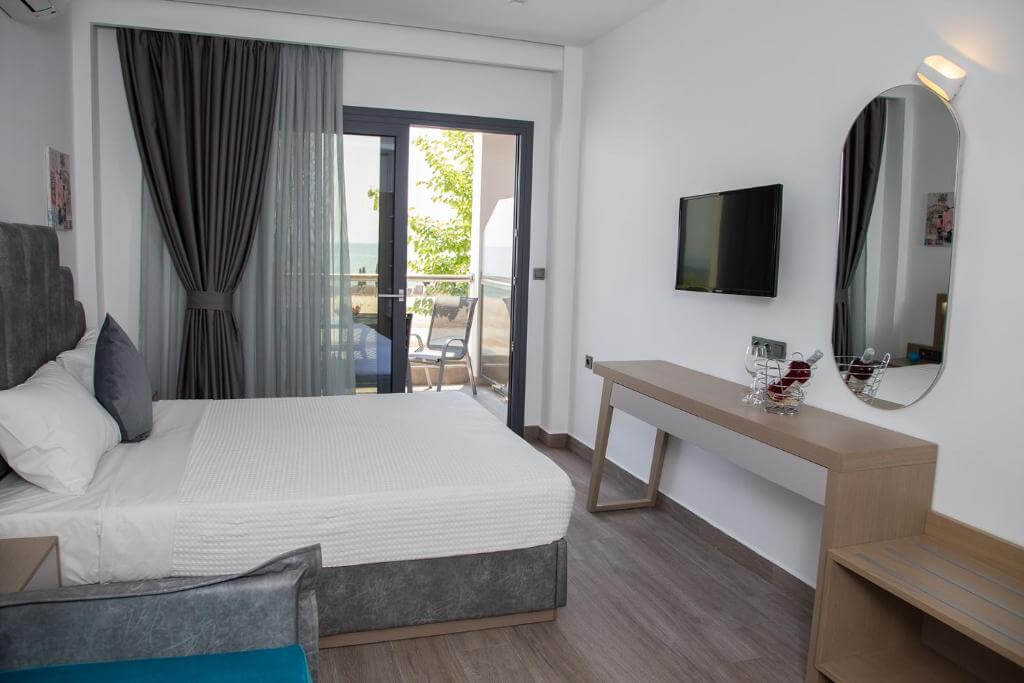 Junior Suite with Sea View | Amalia Rooms Sea View | Nea Vrasna