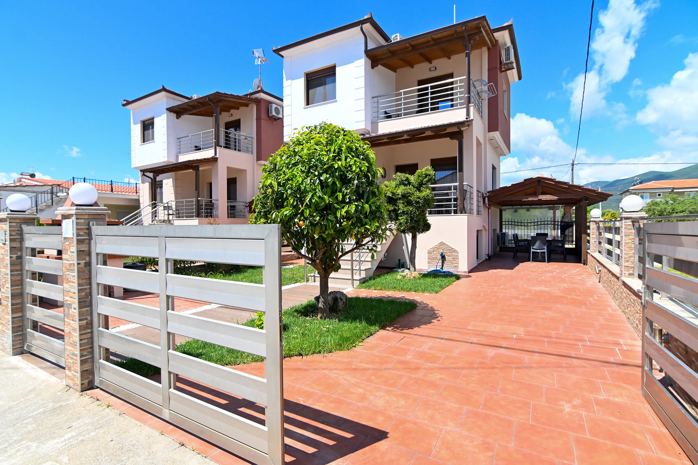 Amalia Lux Villas | Nea Vrasna | Private Villa for up to 8 persons with Sea View, Garden & Barbecue