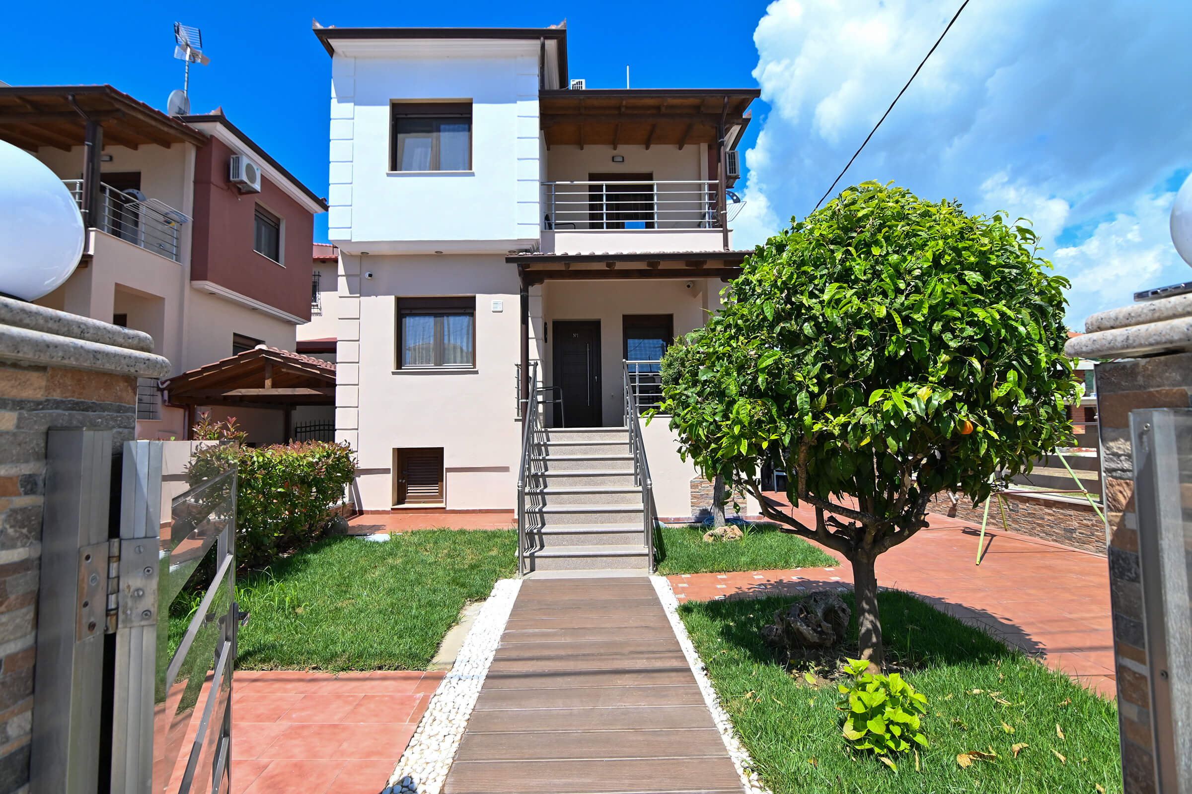 Amalia Lux Villas | No 1 | Nea Vrasna | Private Villa for up to 8 persons with Sea View, Garden & Barbecue