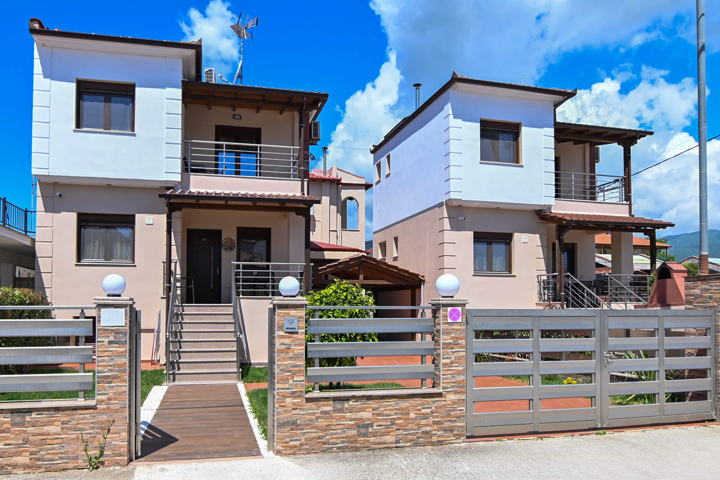 Amalia Lux Villas | Nea Vrasna | Private Villa for up to 8 persons with Sea View, Garden & Barbecue