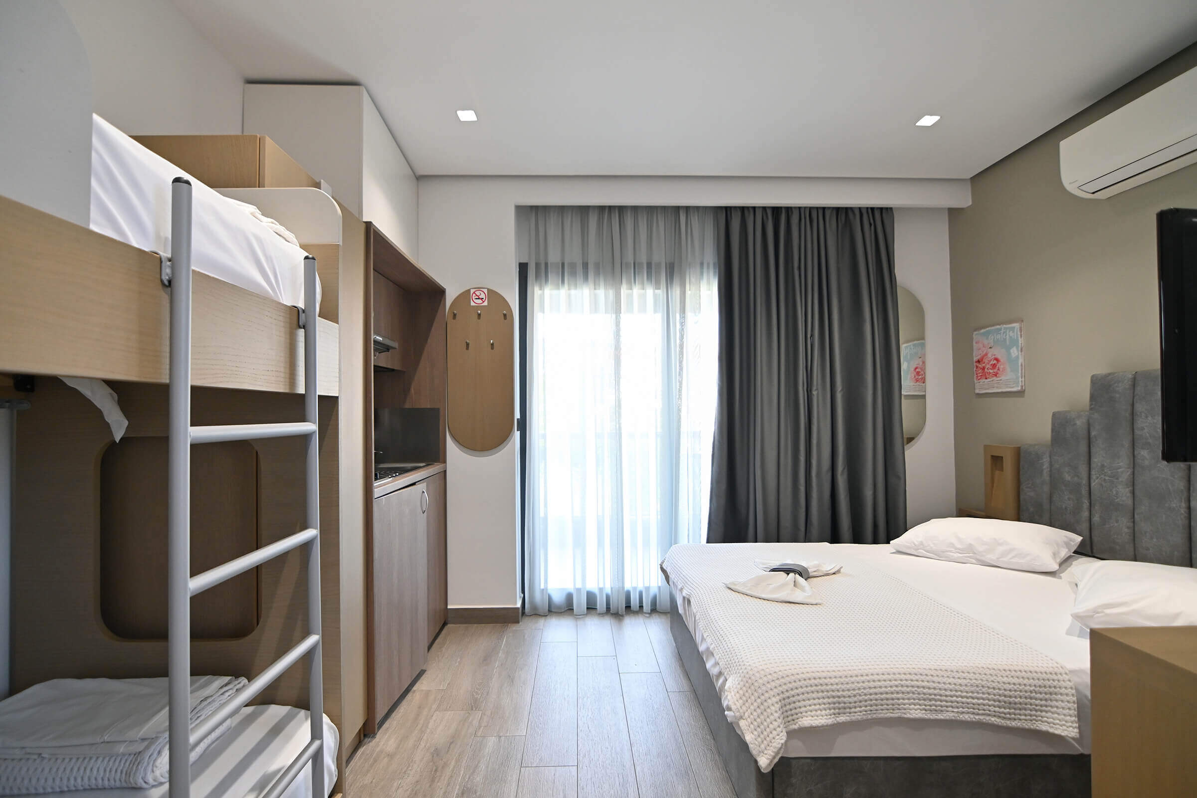 Family Room with Mountain View | Amalia Rooms Sea View | Nea Vrasna
