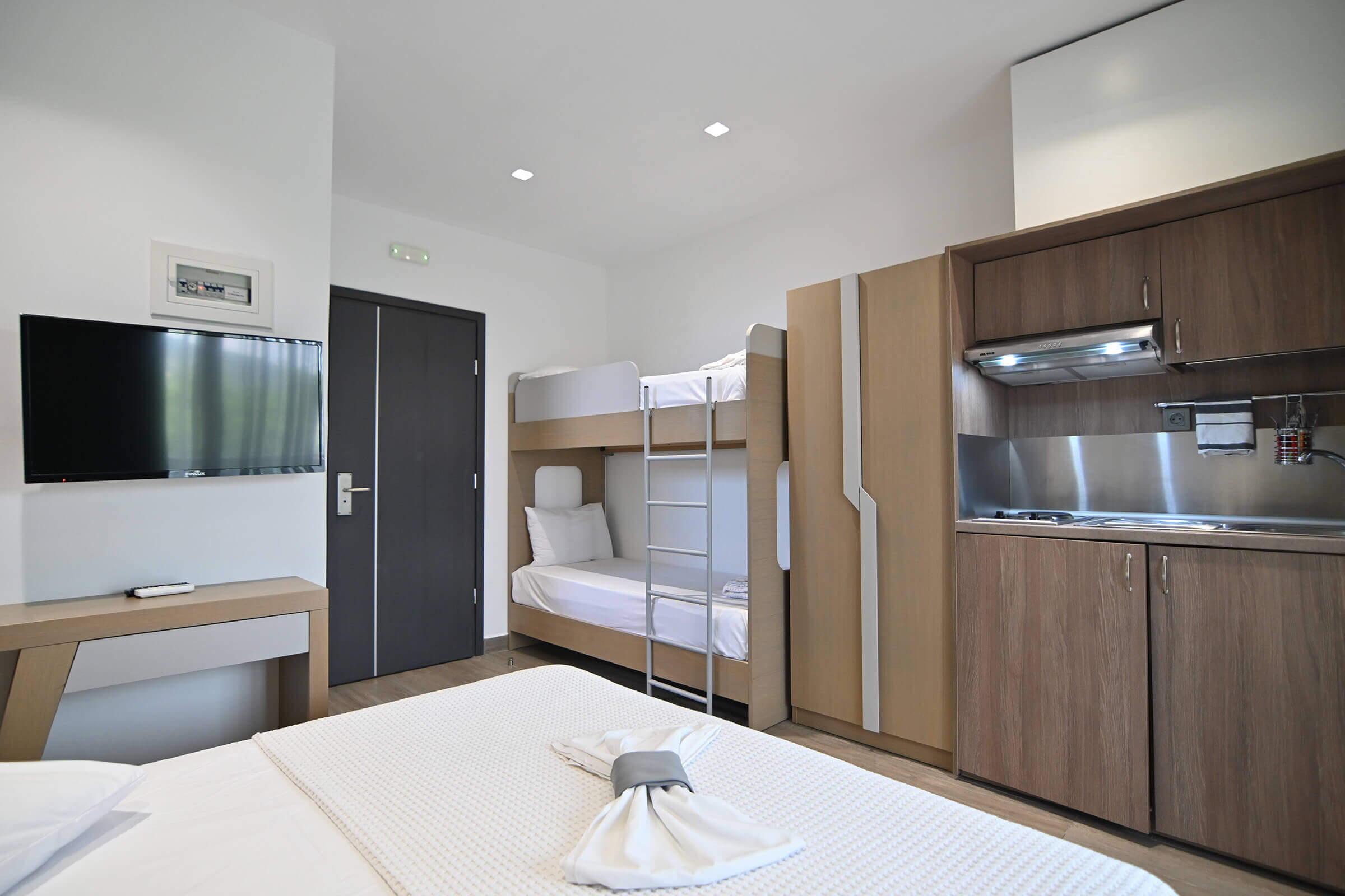 Family Room with Mountain View | Amalia Rooms Sea View | Nea Vrasna